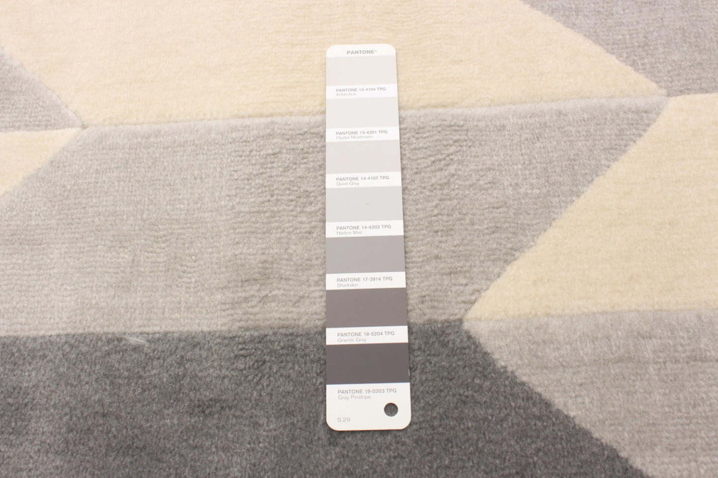 Tapis Zima Gris 2'8 x 4'11|Carpette Zima grise 2 pi 8 po x 4 pi 11 po|D86FJG0R