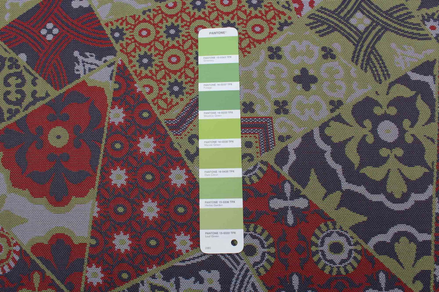 Tapis Bellezza Rouge / Vert 2'2 x 26'0|Carpette Bellezza rougevert 2 pi 2 po x 26 pi 0 po|D22E8V7C