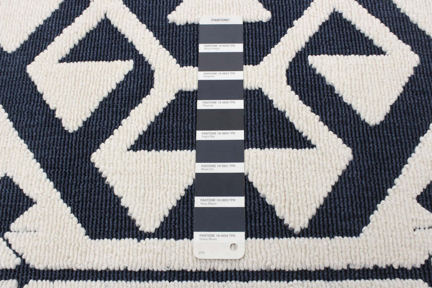 Gaia Blue 6'7 x 9'6 Area Rug|Carpette Gaia bleue 6 pi 7 po x 9 pi 6 po|D86FWRT9