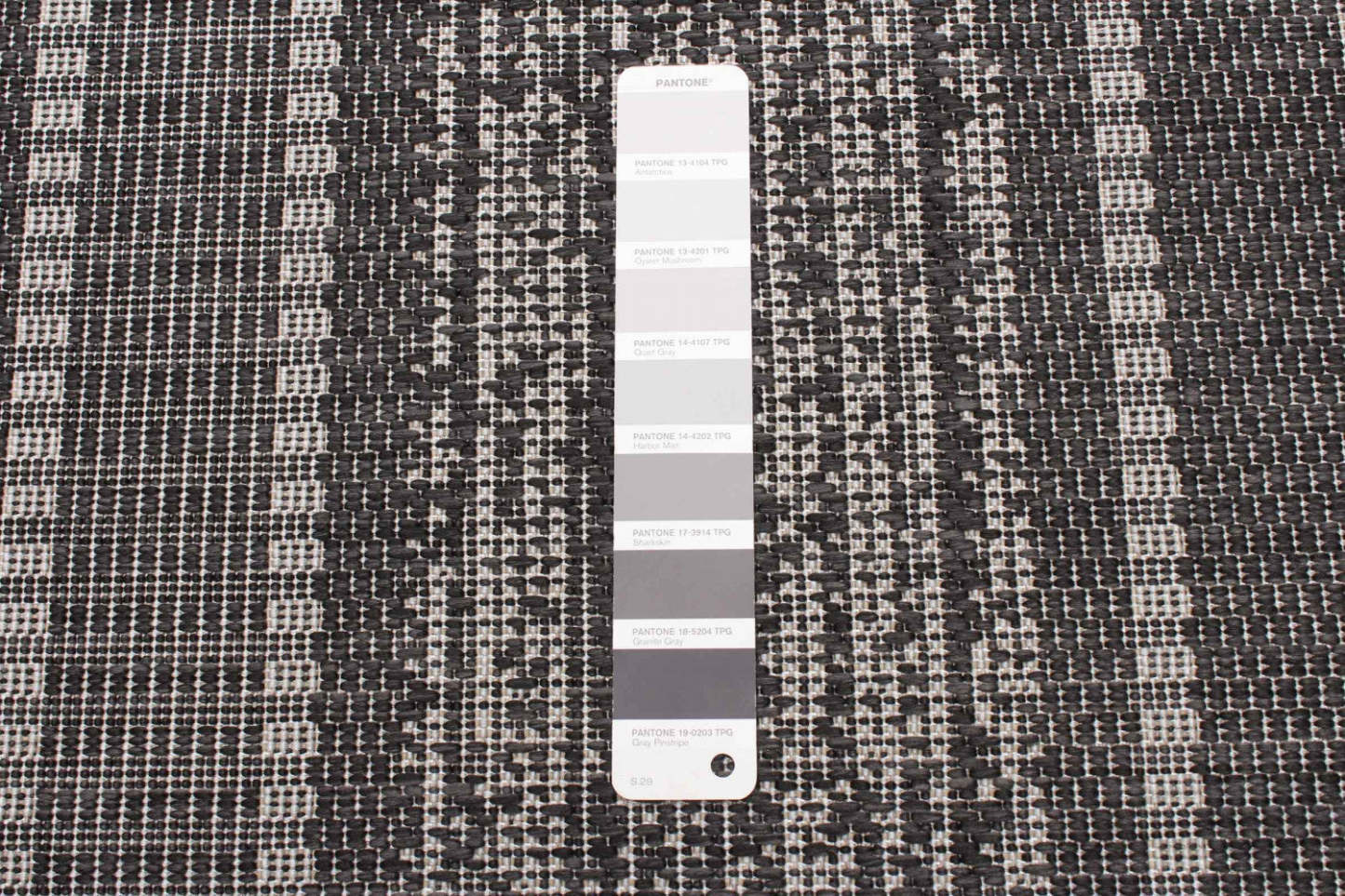 Tapis Wileen Noir - 4'4 X 6'5 |Carpette Wileen noire - 4 pi 4 po x 6 pi 5 po