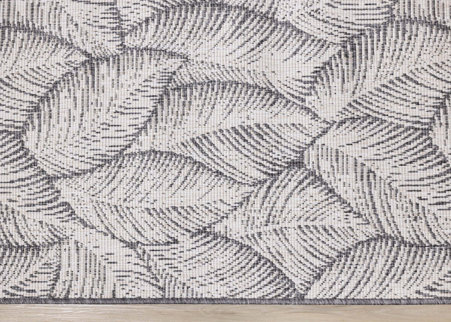 Brooke Leaf Pattern Outdoor Area Rug - 7'10 x 11'2|Carpette Brooke à motif de feuilles pour l'extérieur - 7 pi 10 po x 11 pi 2 po