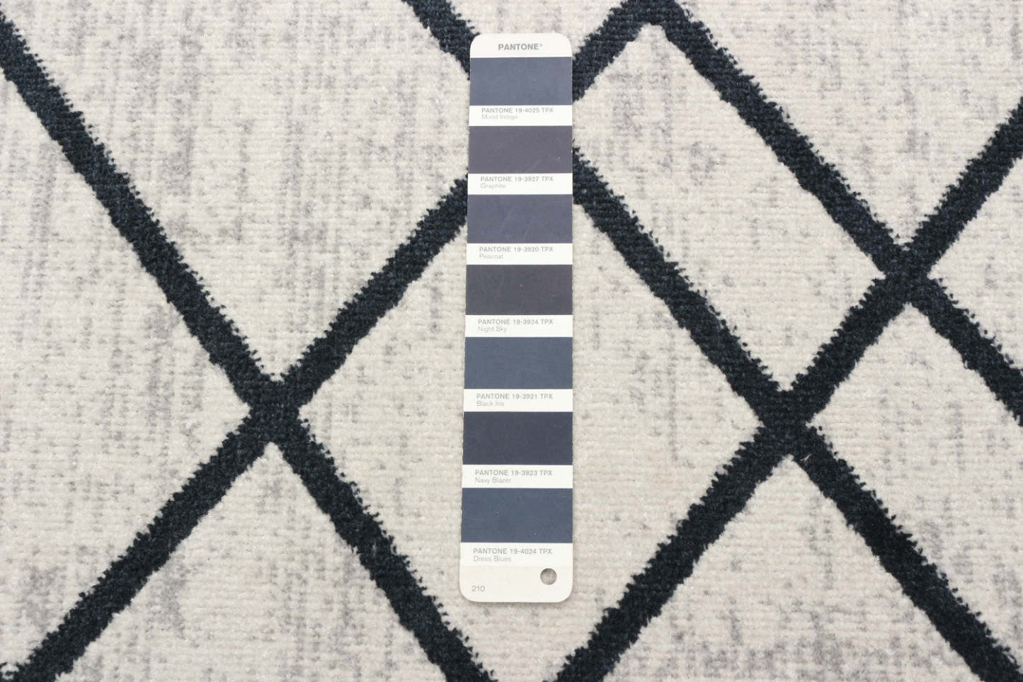 Tapis Damali ivoire/bleu lavable en machine - 2'6 x 8'0|Carpette Damali ivoire et bleue lavable à la machine - 2 pi 6 po x 8 pi 0 po|D86FTX9P