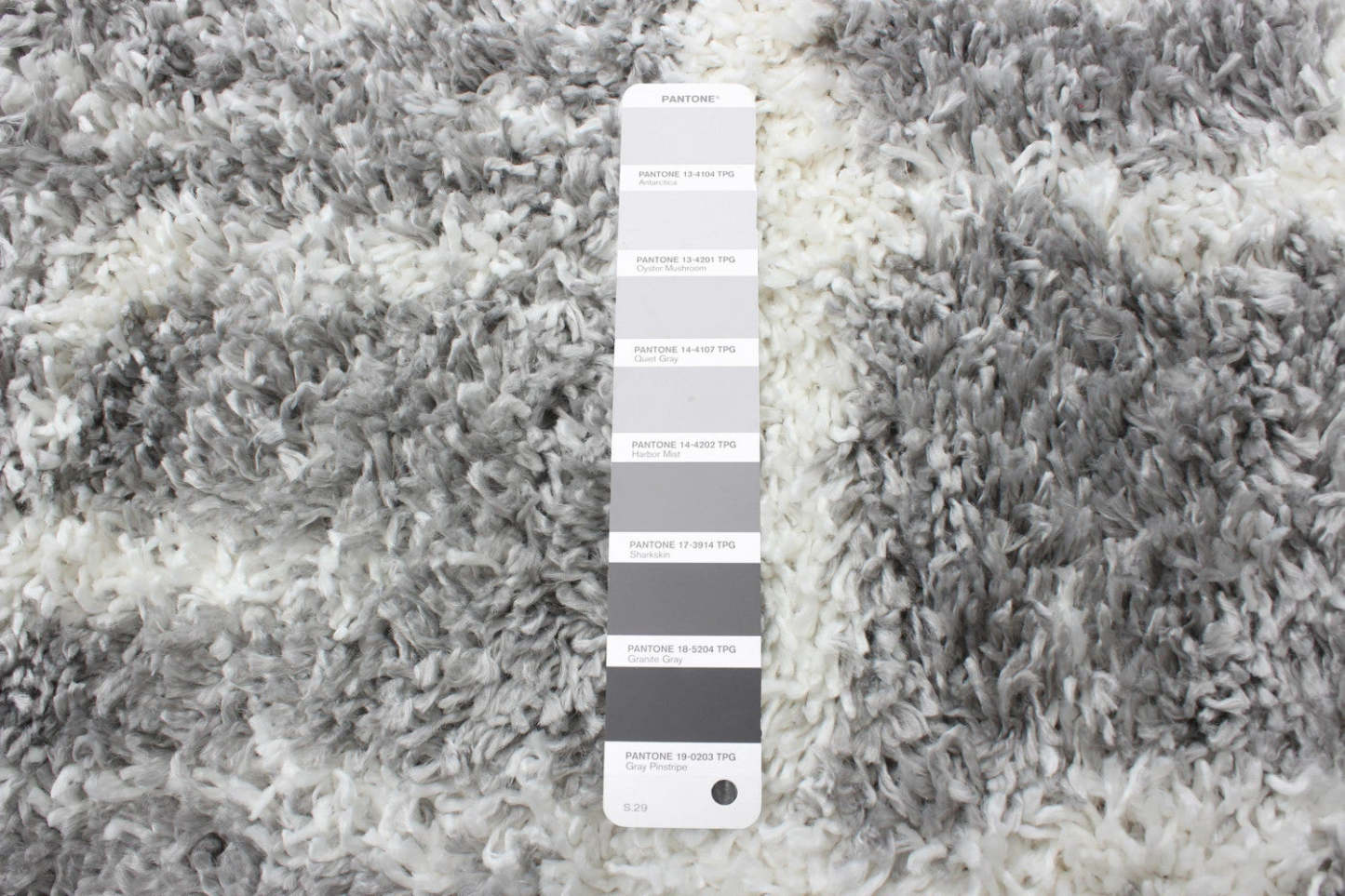 Helma Urban Cream, Dark Grey Shag 6'7 X 9'6 Area Rug|Carpette à poil long Helma Urban gris foncécrème 6 pi 7 po x 9 pi 6 po|D86FZMID