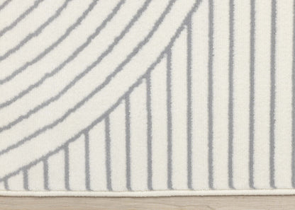 Forte White Grey Curved Arches Indoor Area Rug - 4'7 x 6'7|Carpette Forte blanche et grise à motif d’arches courbées pour l’intérieur - 4 pi 7 po x 6 pi 7 po
