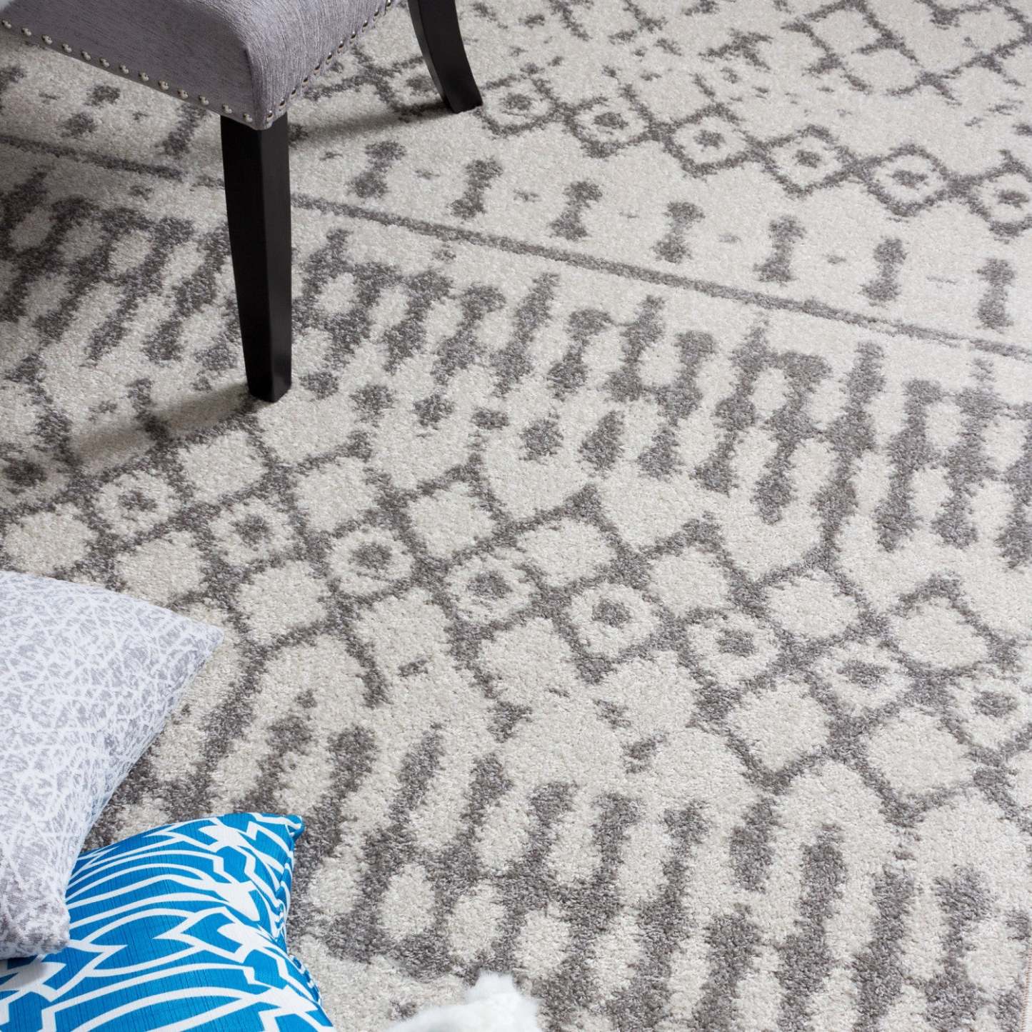 Lav Grey Mor 4x6 Area Rug|Carpette Lav grise à motifs marocains 4 x 6|D80GF7BO