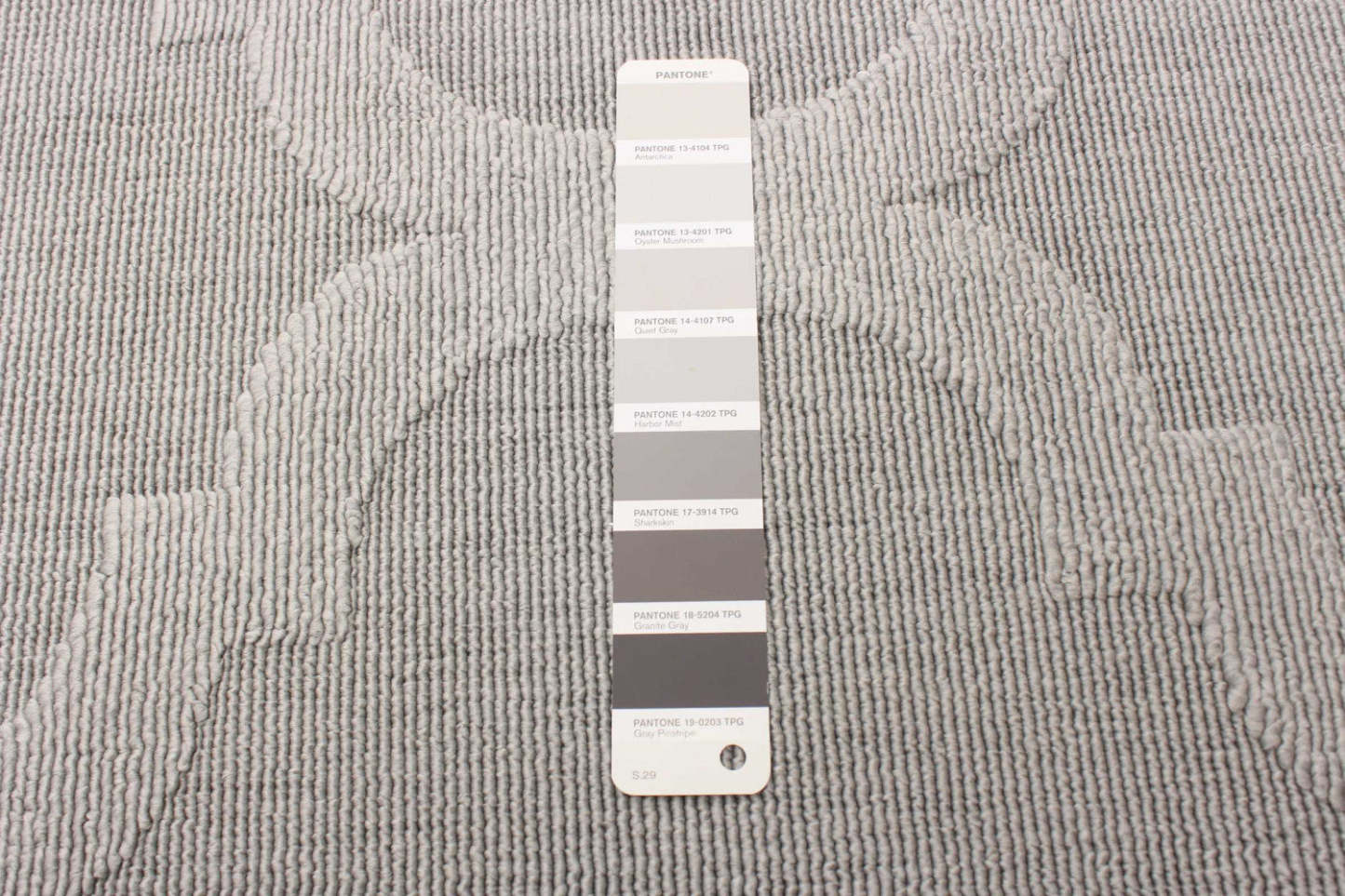  Sophie Grey Area Rug - 6'7 X 9'6 Area Rug| Carpette Sophie grise - 6 pi 7 po x 9 pi 6 po|D86F685L