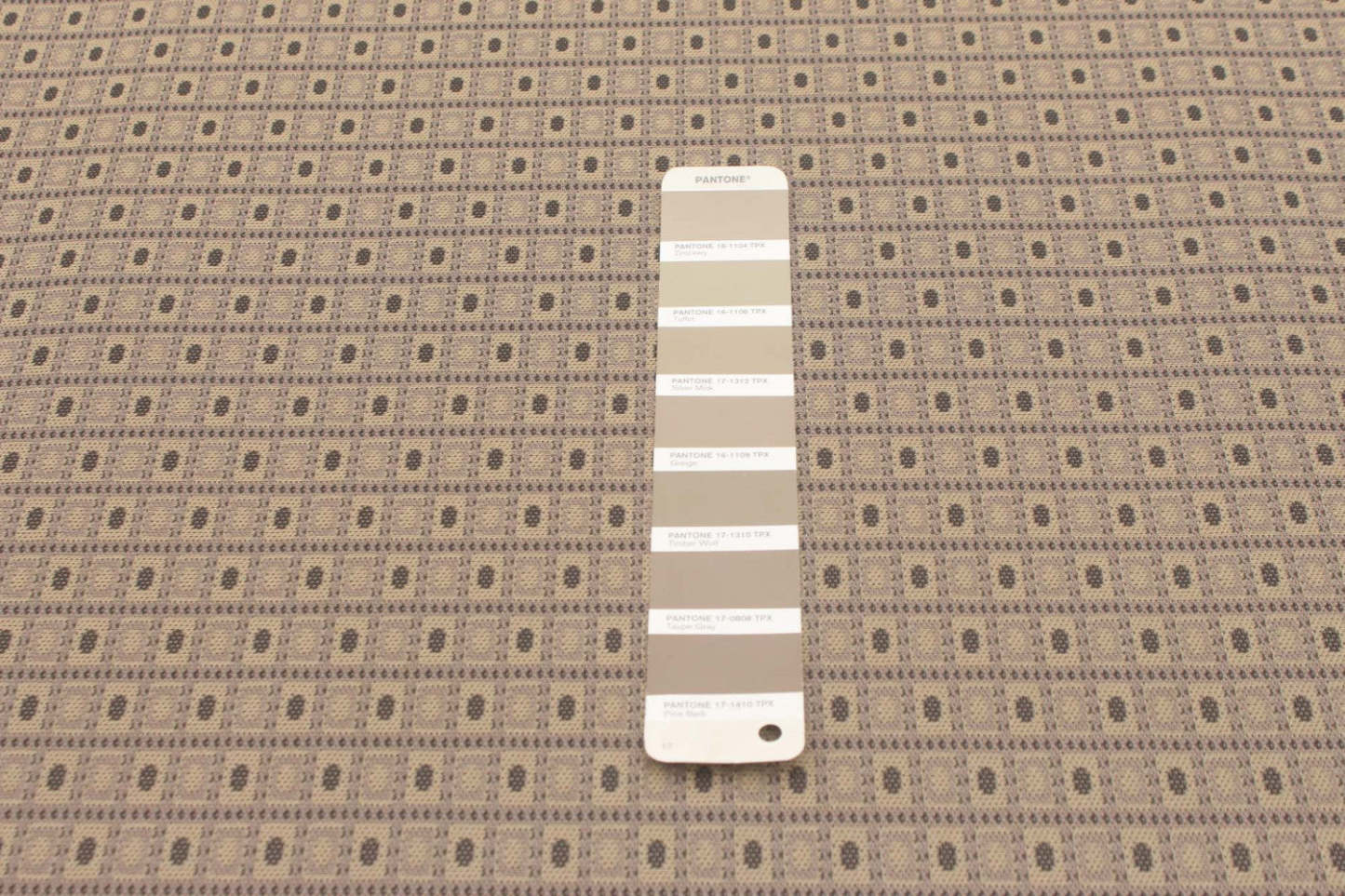 Tapis Bellezza taupe - 2'2 x 3'0|Carpette Bellezza taupe - 2 pi 2 po x 3 pi 0 po|D211676U