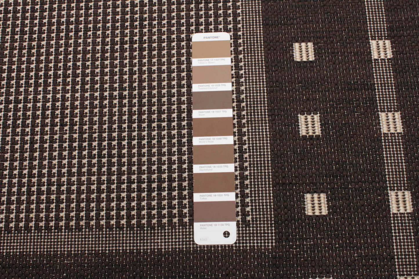 Carpette Clementine chocolat - 3 pi 3 po x 4 pi 7 po