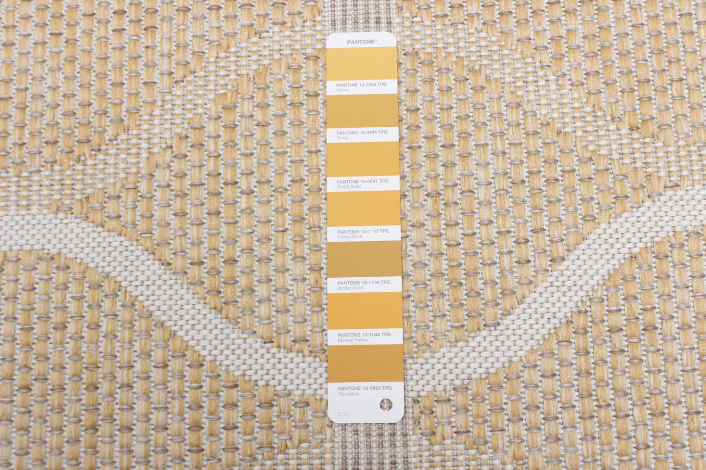 Tapis Neisha Abstract doré 6'7 x 9'6 | D86FHKZD