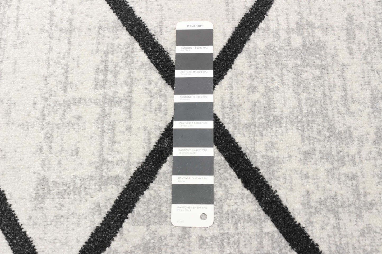 Tapis Damali ivoire/noir lavable en machine - 3'0 x 5'0|Carpette Damali ivoire et noire lavable à la machine - 3 pi 0 po x 5 pi 0 po|D86F85CW