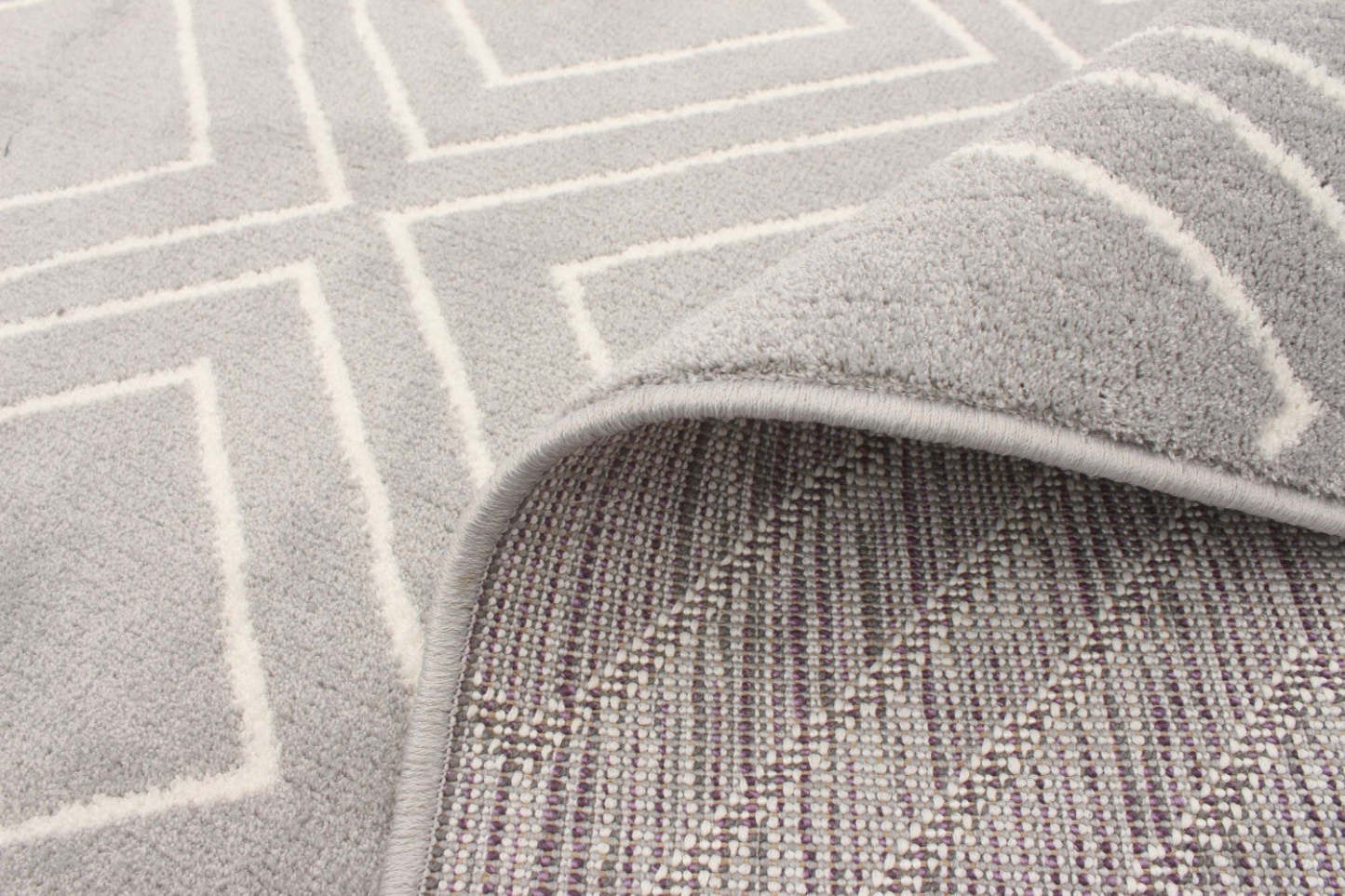 Tapis August Geod Gris-Blanc 7'10 x 10'2|Carpette August gris géodeblanc 7 pi 10 po x 10 pi 2 po|D86FFTX0