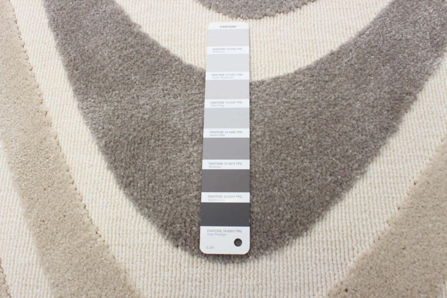 Nikkos Ivory 3'11 x 5'7 Area Rug|Carpette Nikkos ivoire 3 pi 11 po x 5 pi 7 po|D86FBL6Z