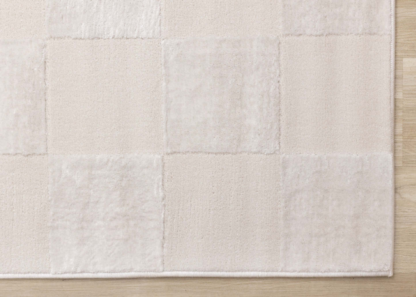 Leonardo White Grey Checkered Area Rug - 7'10 x 10'6|Carpette Leonardo blanche et grise à motif à carreaux - 7 pi 10 po x 10 pi 6 po