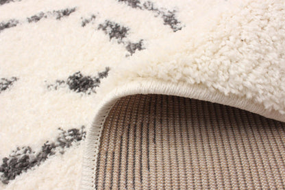 Serafina Ivory Shag 3'11 x 6'0 Area Rug|Carpette à poil long Serafina ivoire 3 pi 11 po x 6 pi 0 po|D86F2ZM6