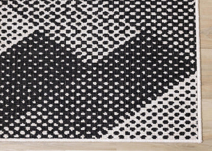 Brooke Two-Sided Chevron Outdoor Area Rug - 7'10 x 11'2|Carpette Brooke à motif de chevron recto verso pour l'extérieur - 7 pi 10 po x 11 pi 2 po