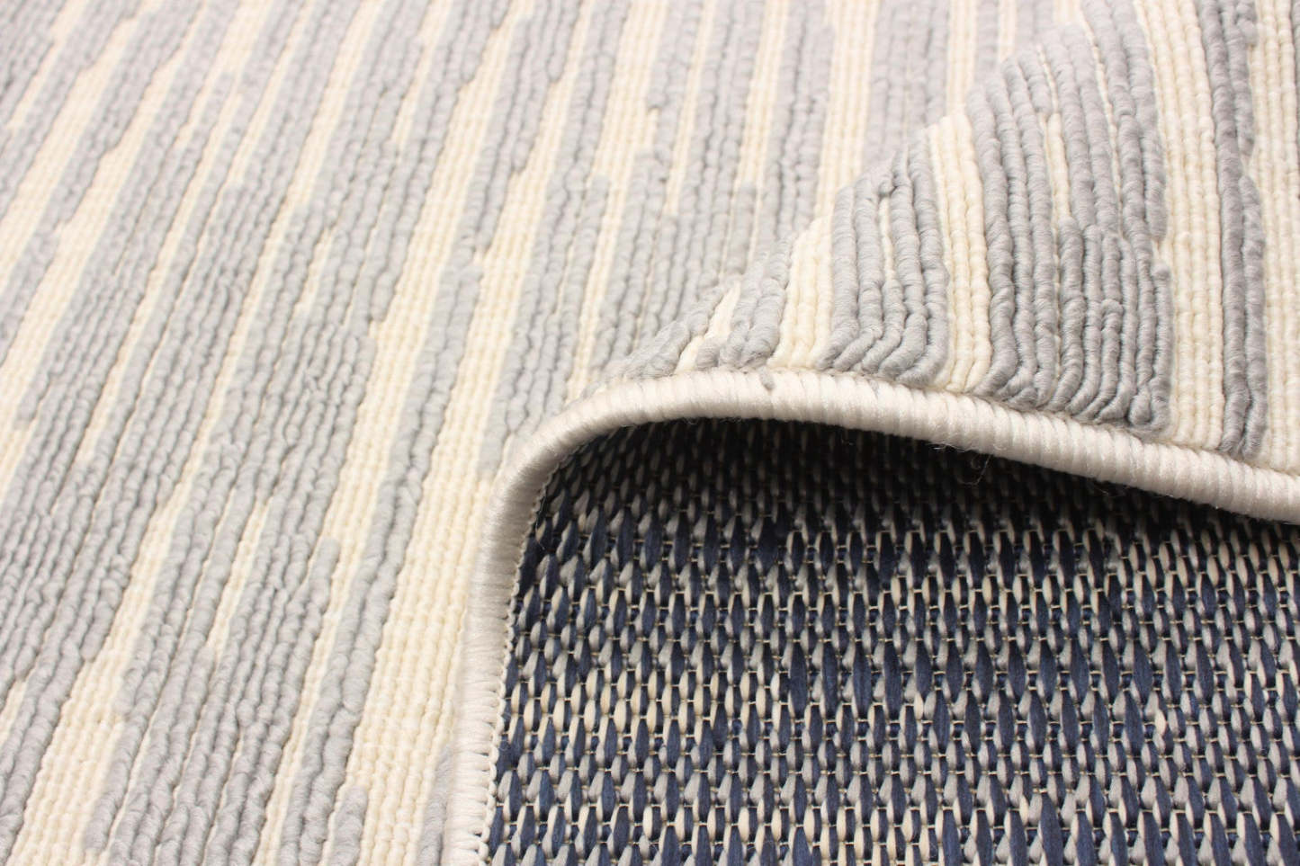 Tapis Eadda gris clair 3'11 x 5'7|Tapis Eadda gris clair 3 pi 11 po x 5 pi 7 po|D86FYXH1