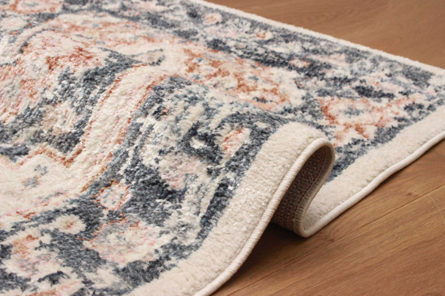 Carpette longue Heriza ivoire - 2 pi 8 po x 8 pi 2 po