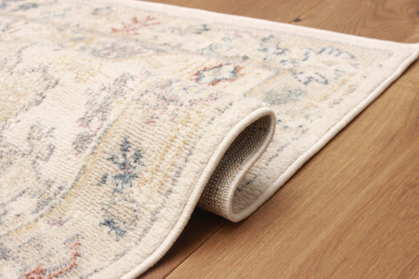 Carpette longue Rococo ivoire - 2 pi 8 po x 8 pi 2 po