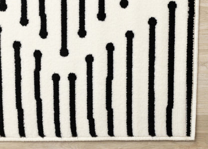 Forte Black White Stripes Area Rug - 2'7 x 4'11|Carpette Forte noire et blanche à motif de rayures - 2 pi 7 po x 4 pi 11 po
