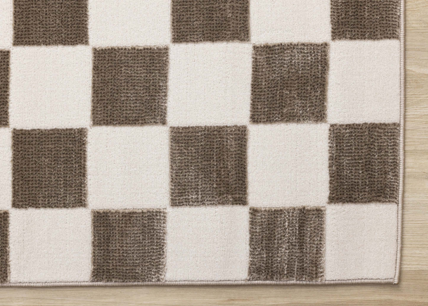 Tapis géométrique blanc à carreaux Leopold - 2'7 x 4'11|Carpette géométrique Leopold brune et blanche à motif de carreaux - 2 pi 7 po x 4 pi 11 po