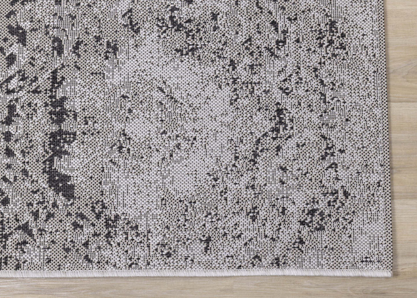 Jackson Distressed Damask Indoor/Outdoor Area Rug - 7'10 x 10'6|Carpette Jackson à motif damassé vieilli pour l'intérieur et l'extérieur - 7 pi 10 po x 10 pi 6 po