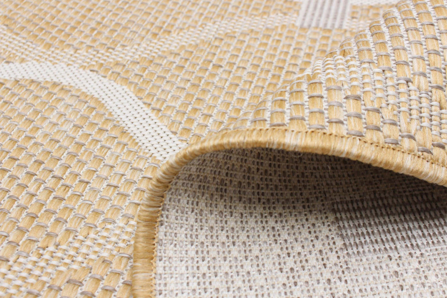 Tapis Neisha Abstract doré 6'7 x 9'6 | D86FHKZD