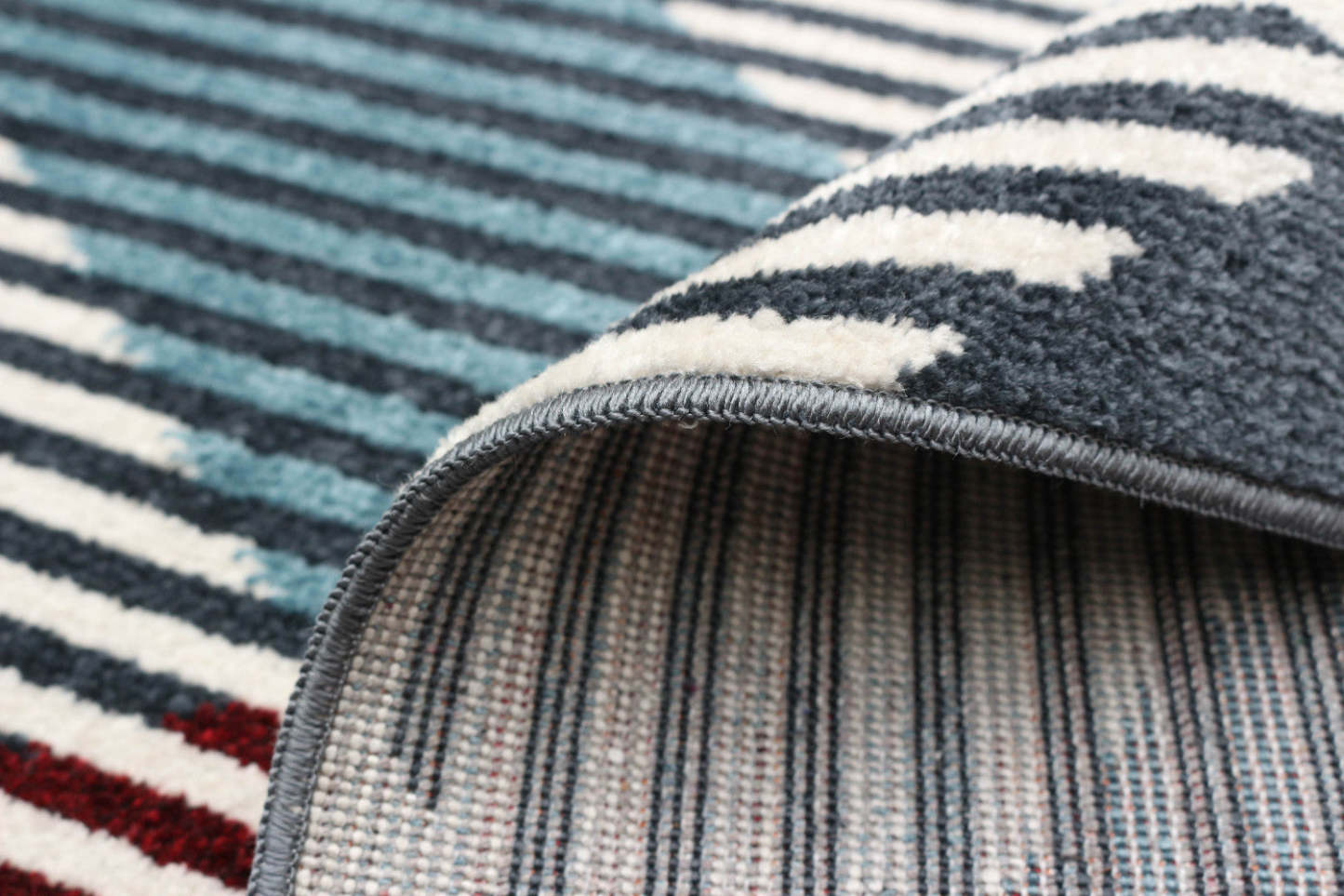 Kors Blue Machine Washable Area Rug - 5'0 x 7'0|Carpette Kors bleue lavable à la machine - 5 pi 0 po x 7 pi 0 po|D86F9Z8A