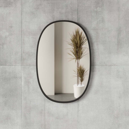 Miroir mural ovale Hub de Umbra de 24 po x 36 po - noir