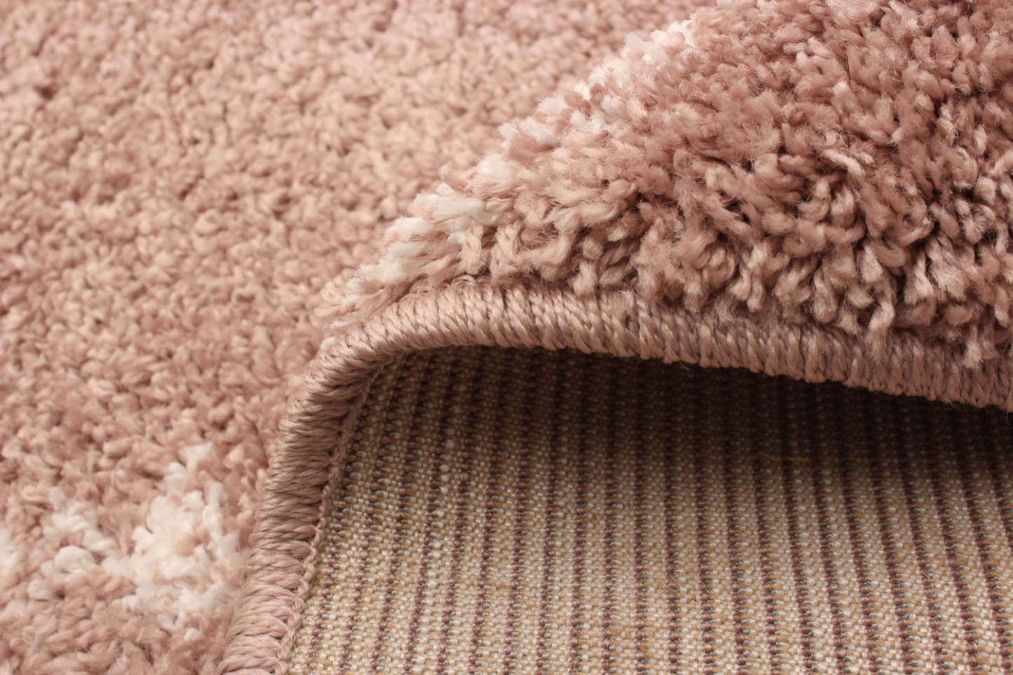 Serafina Pink Shag 3'11 x 6'0 Area Rug|Tapis à poil long Serafina rose 3 pi 11 po x 6 pi 0 po|D86F71ZO