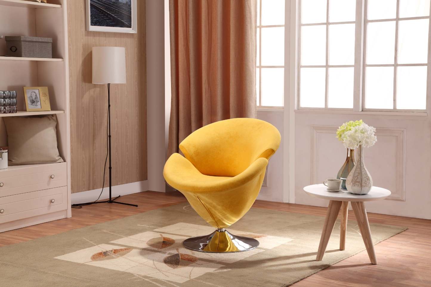 Manhattan Comfort Tulip Polished Chrome Velvet Rotating Accent Chair - Yellow|Fauteuil d'appoint pivotant Tulip de Manhattan Comfort en chrome poli et en velours -jaune