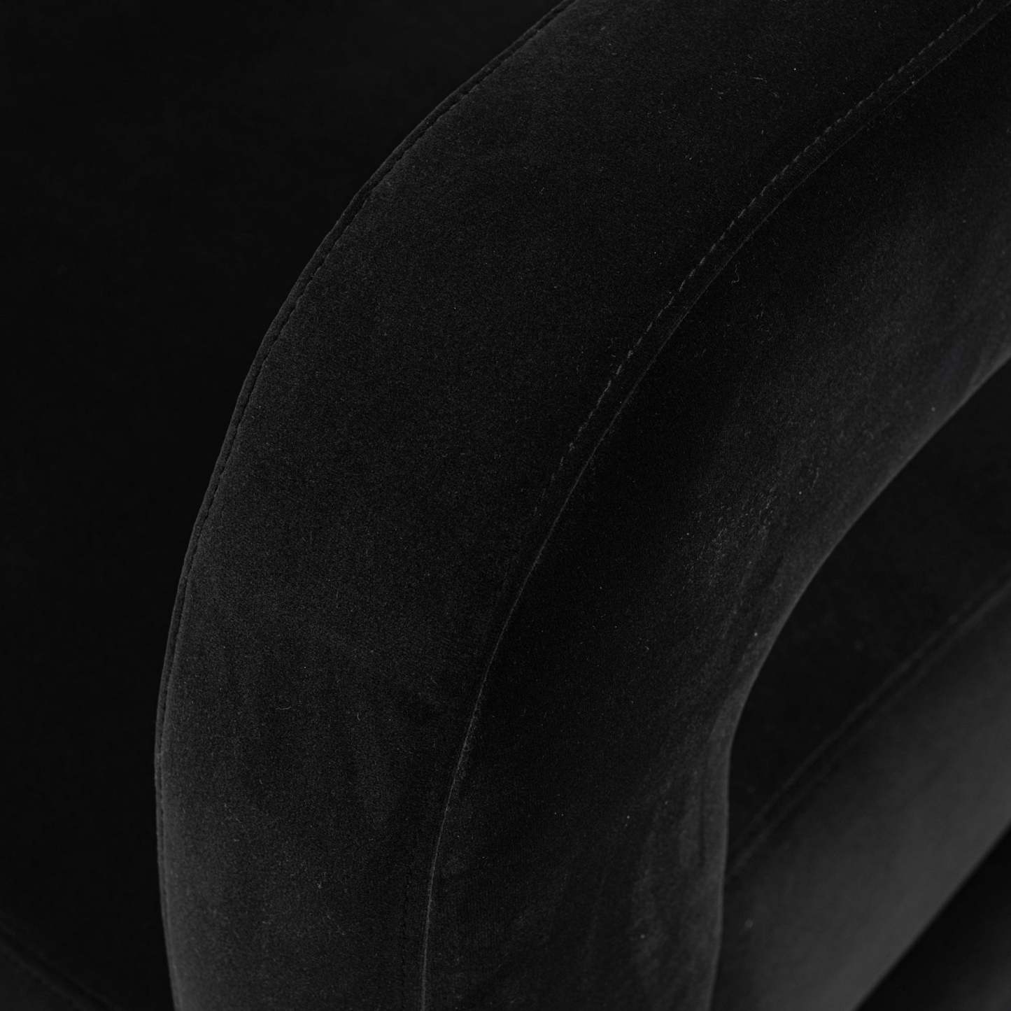 Manhattan Comfort Modern Amirah Velvet Accent Chair - Black|Fauteuil d'appoint moderne Amirah de Manhattan Comfort en velours - noir