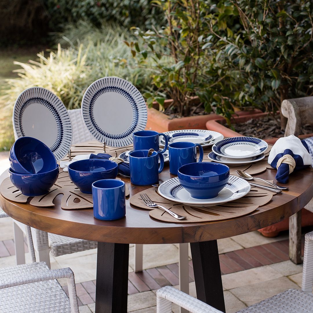 Actual 16-Piece Dinnerware Set - Blue Ivory  | Service de vaisselle Actual 16 pièces - bleu et ivoire  | D87EM59O