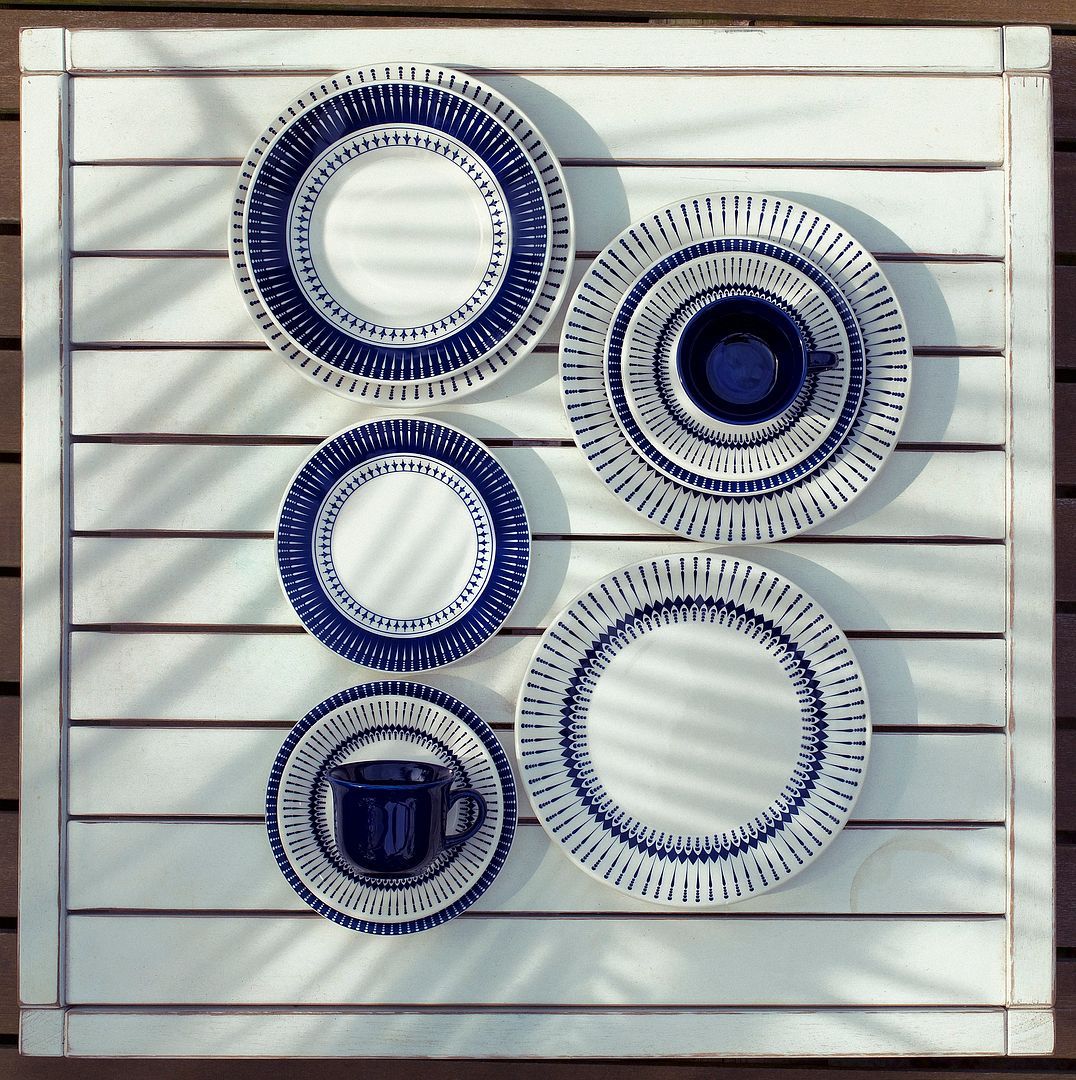 Actual 16-Piece Dinnerware Set - Blue Ivory  | Service de vaisselle Actual 16 pièces - bleu et ivoire  | D87EM59O