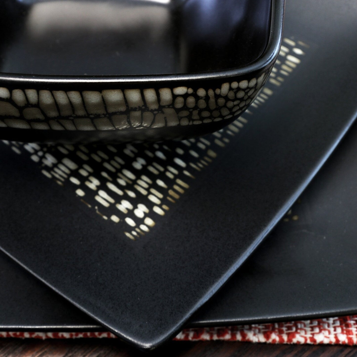 Service de table 16 pièces en grès noir à double bol carré abstrait