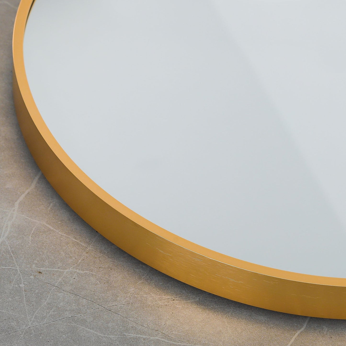 Miroir sur pied Dovelina arqué, pleine longueur