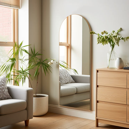 Miroir sur pied Dovelina arqué, pleine longueur