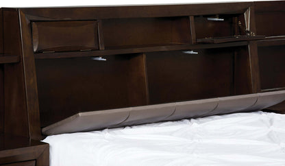 Ensemble de chambre à coucher Yorkdale 6 pièces avec rangement complet et 2 tables de nuit|Ensemble de chambre à coucher Yorkdale 6 pièces avec 2 tables de nuit et lit de rangement