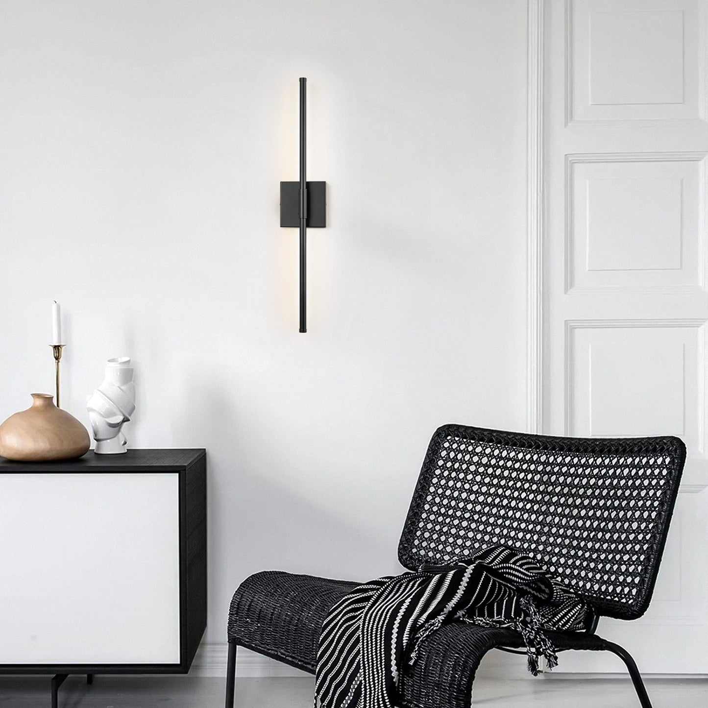 Applique murale LED linéaire moderne à 1 lumière, noire/dorée/nickel, à intensité variable, pour salle de bain.