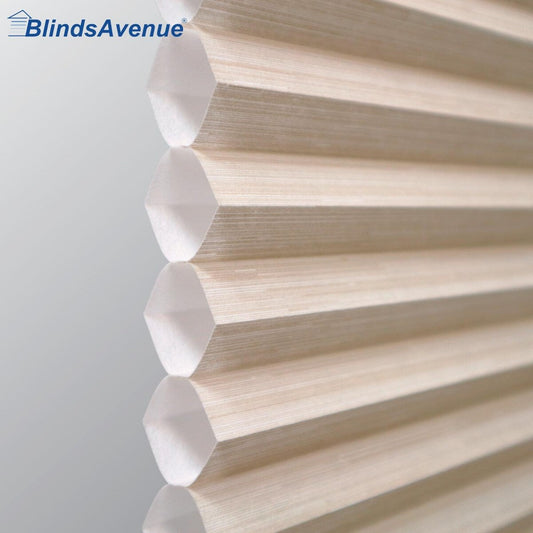 Store alvéolaire sans cordon BlindsAvenue, ouverture par le haut et par le bas, alvéole simple de 9/16 po, filtration de la lumière, motif pierre.