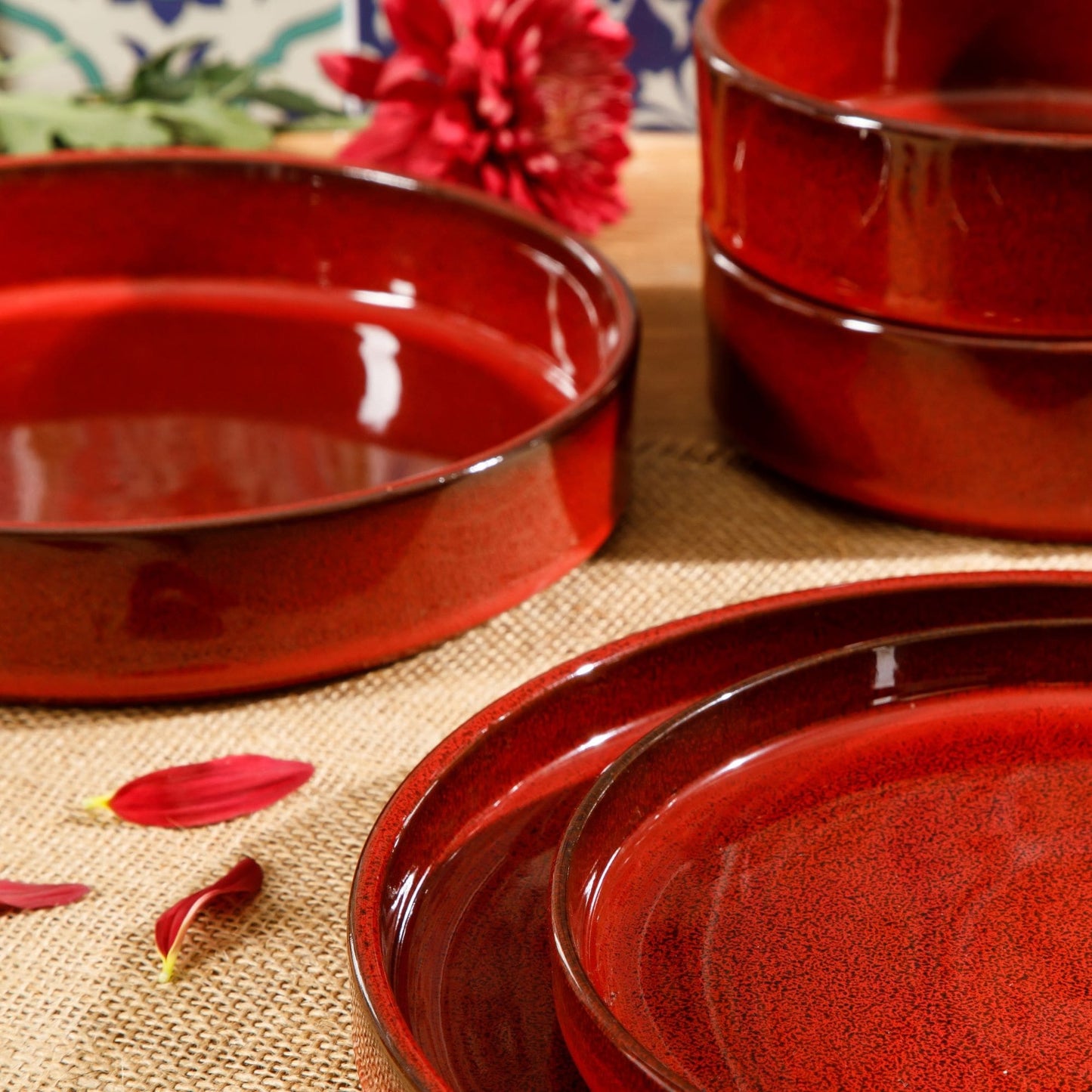 Service de table Bloomhouse Santorini Mist 16 pièces, assiettes et bols à double bol en terre cuite émaillée réactive