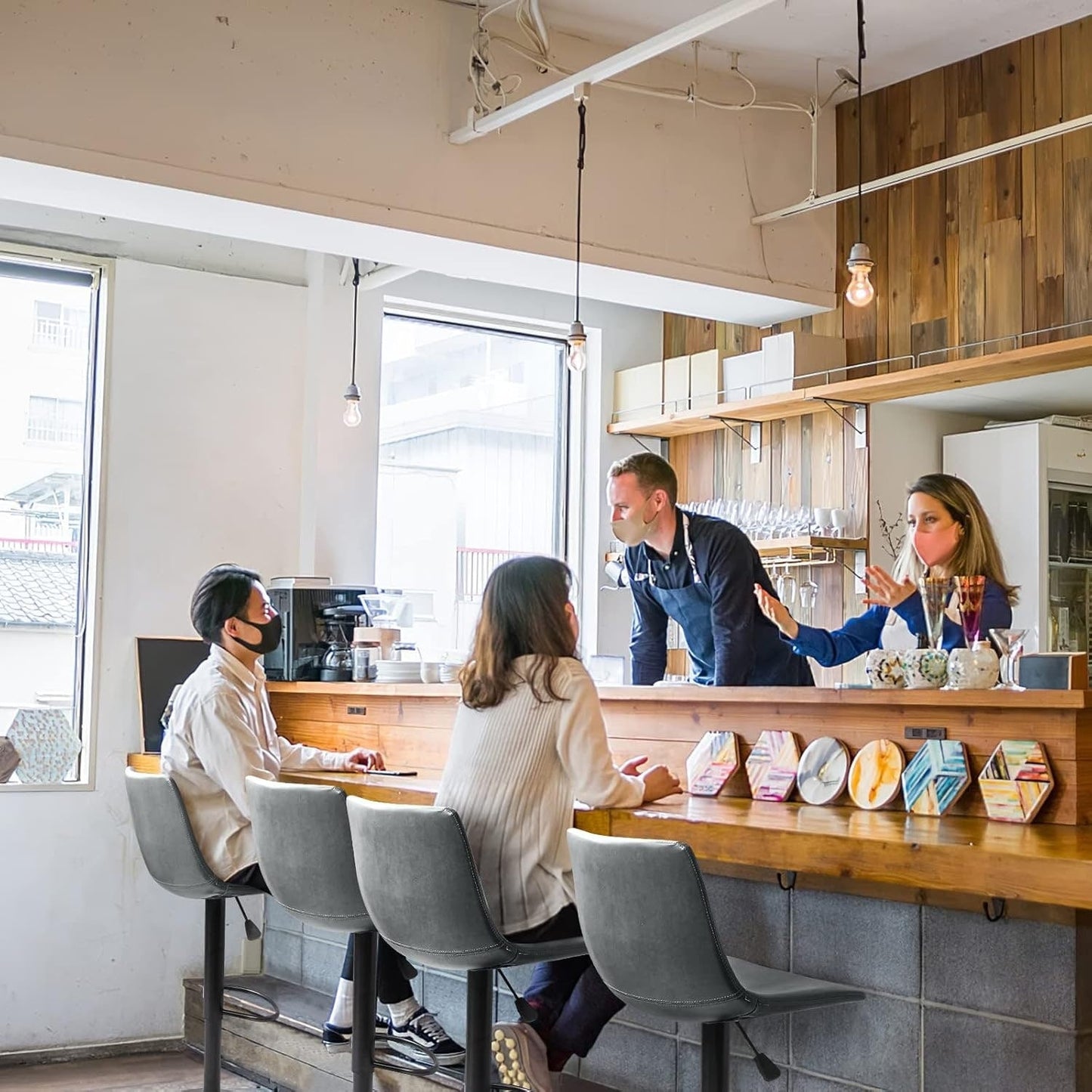 Tabourets de bar pivotants et réglables Bossin avec dossier – Hauteur comptoir