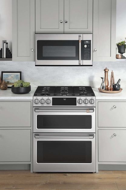 Cuisinière intelligente à gaz Café de 6,7 pi³ avec convection européenne véritable et grilles autone… | Cafe 6.7 Cu. Ft. Smart Gas Range with True European Convection and Self Clean Racks - Stainless Stee…