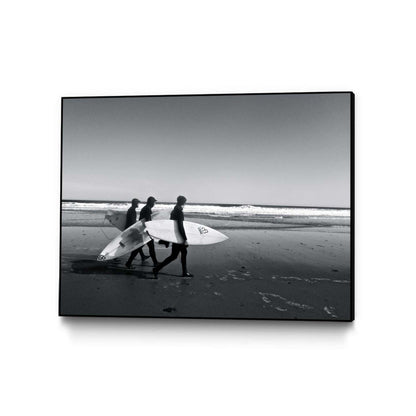 Surfers Iii Canvas Framed Black 24x18 Wall Art|Œuvre d'art murale sur toile encadrée noire « Surfers Iii » 24 x 18