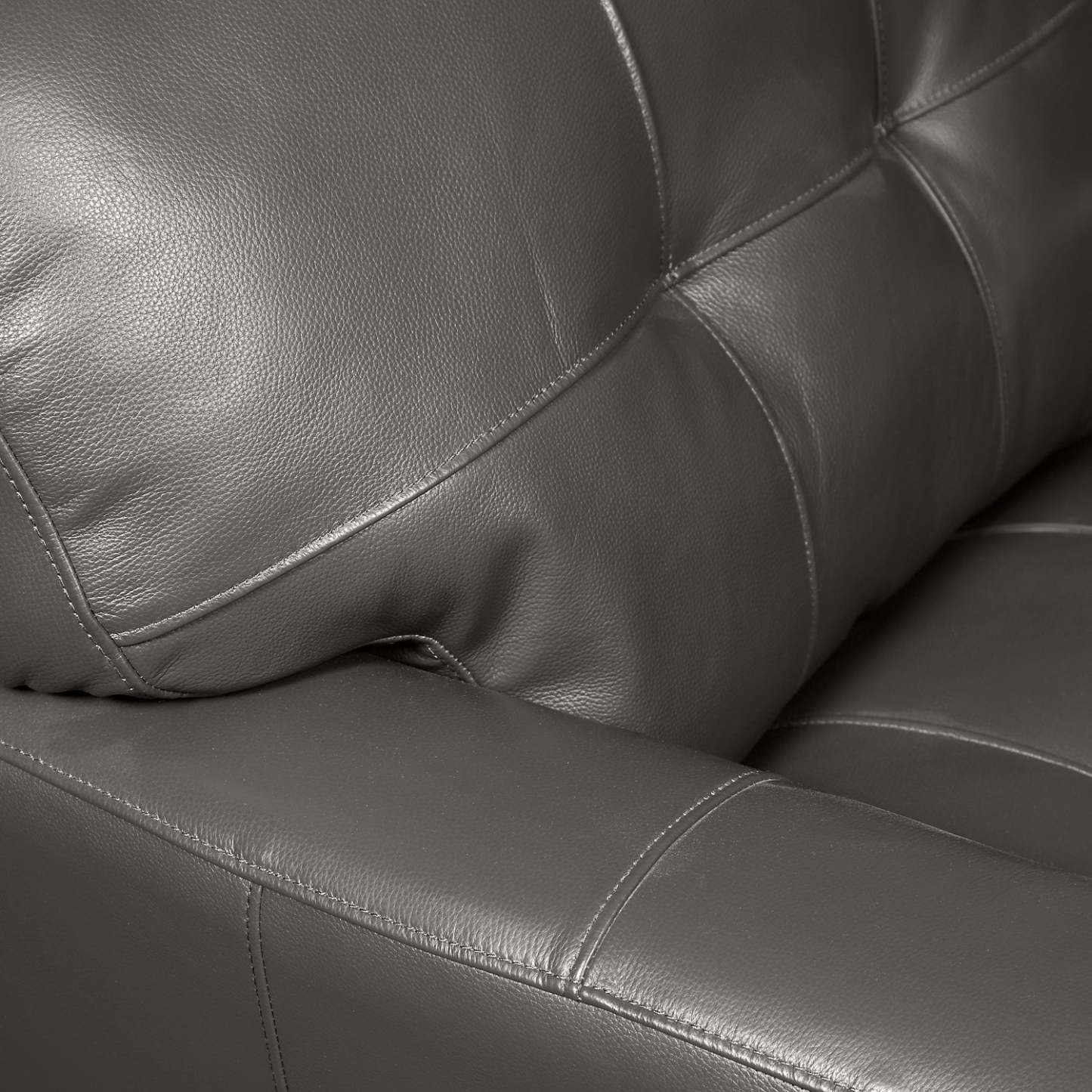Causeuse Curt de 63 po en cuir avec capitonnage à boutons - véritable gris