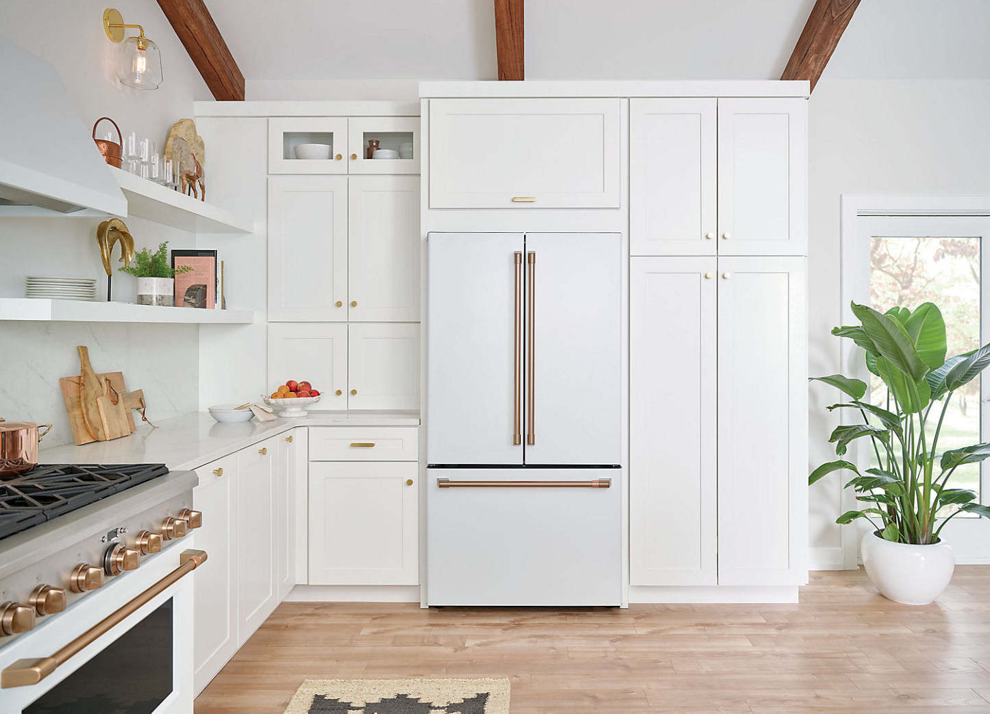 Réfrigérateur Café de 36 po et de 23,1 pi³ à portes françaises - blanc mat - CWE23SP4MW2 | Cafe 36 23.1 Cu. Ft. French-Door Refrigerator - Matte White - CWE23SP4MW2