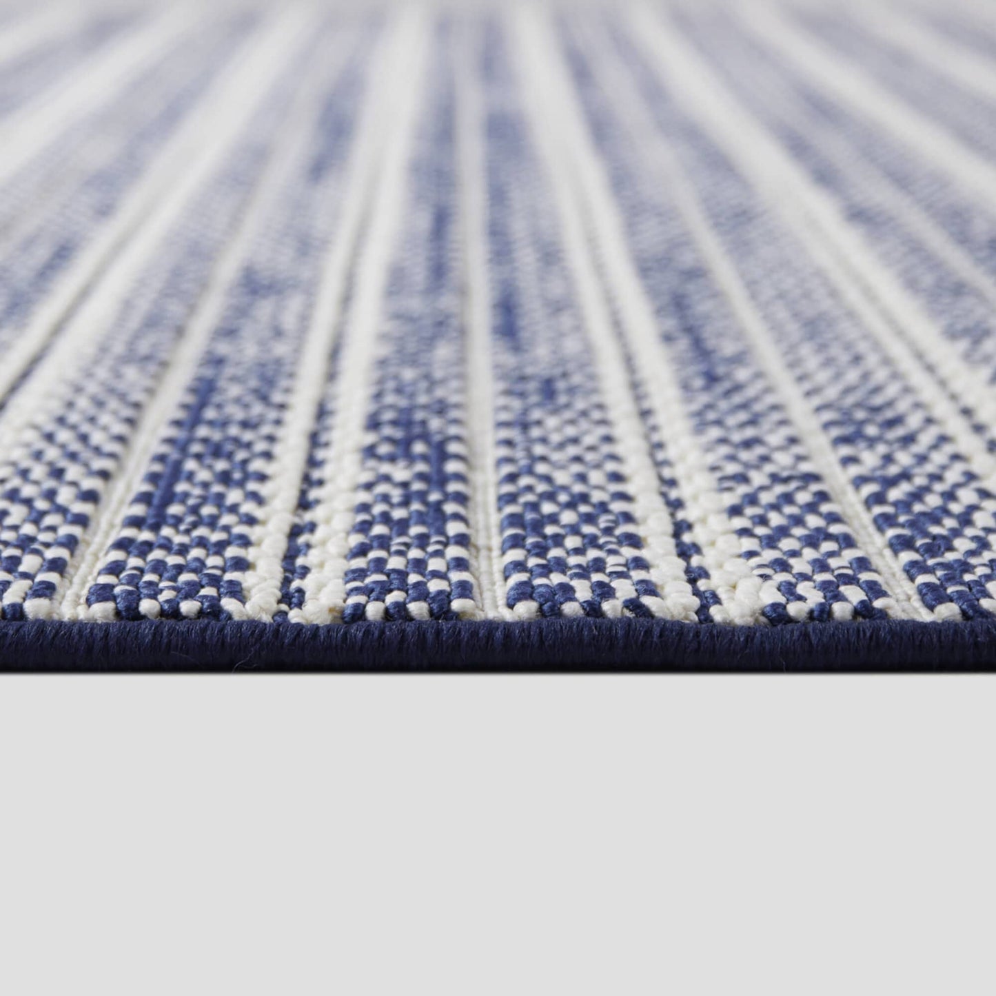 Tapis d'intérieur/extérieur Connell à rayures transitionnelles