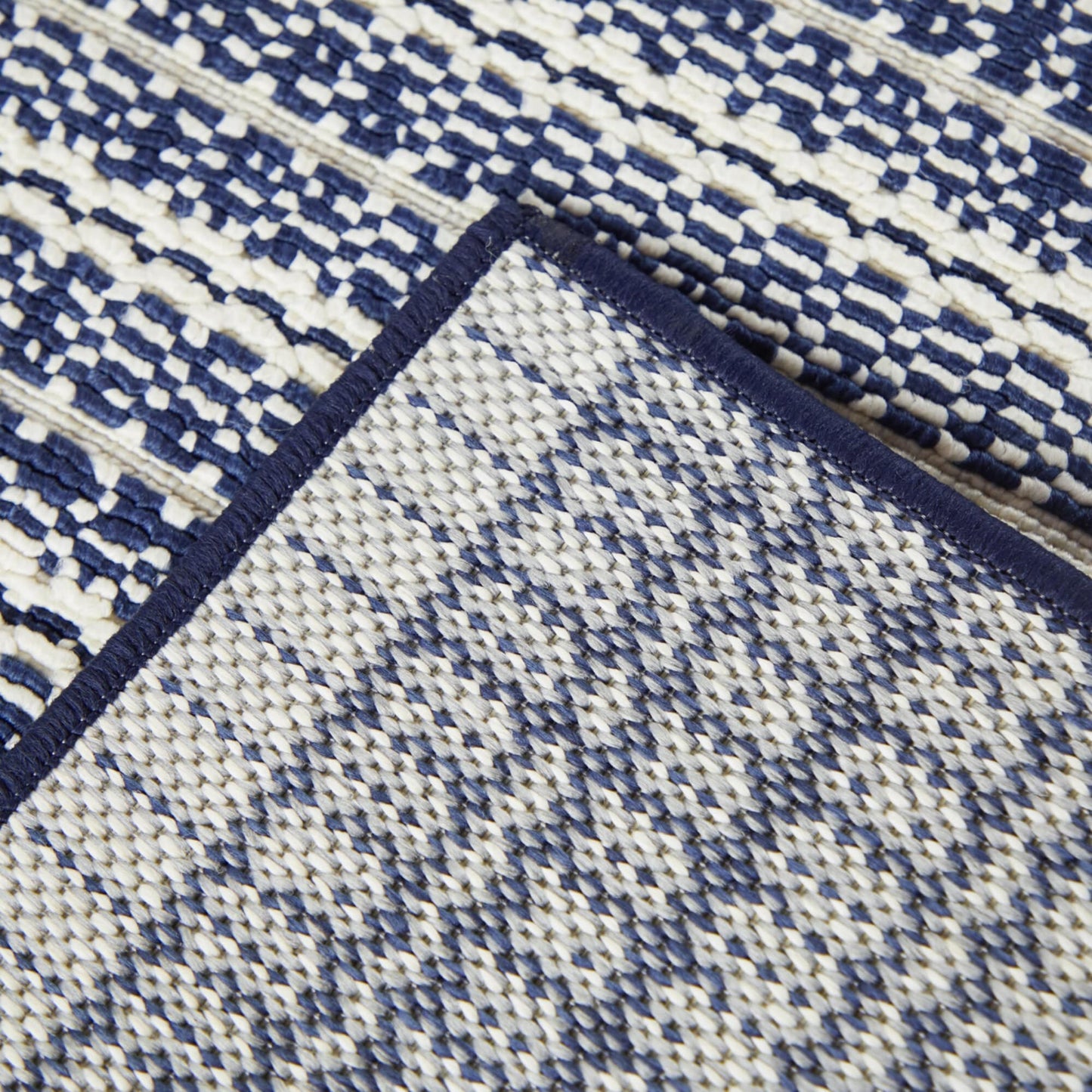 Tapis d'intérieur/extérieur Connell à rayures transitionnelles