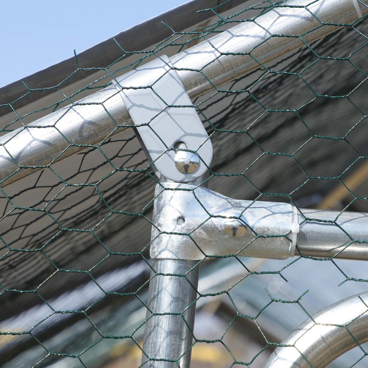 Pawhut 9.8' X 26.2' Metal Chicken Coop, Galvanized Walk-in Hen House, 4 Rooms Poultry Cage Outdoor W|Pawhut Poulailler Galvanisé, Grande Cage À Poulet En Métal, Maison Avec Couverture Résistante Aux UV