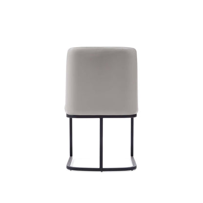 Manhattan Comfort Serena Faux Leather Dining Chair - Light Grey|Chaise de salle à manger Serena de Manhattan Comfort en similicuir - gris clair