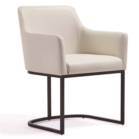 Manhattan Comfort Modern Serena Dining Chair Rembourré en similicuir avec pieds en acier - Crème|Chaise de salle à manger à accoudoirs moderne Serena de Manhattan Comfort revêtue de similicuir avec pattes en acier - crème